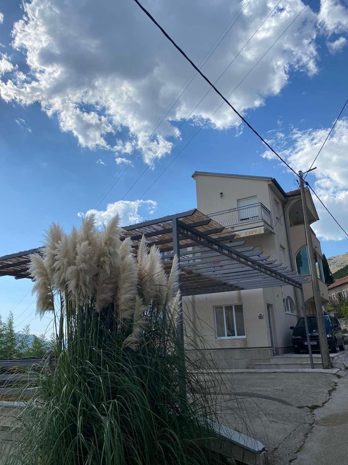 Sun City Apartments 特雷比涅 外观 照片